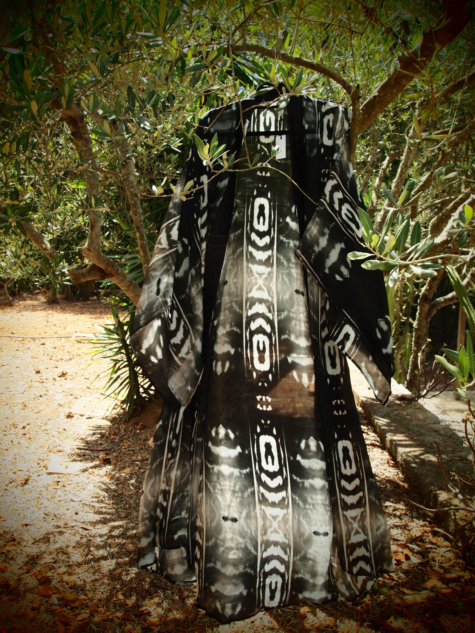 Bedouin Silk Kimono in Pinea print