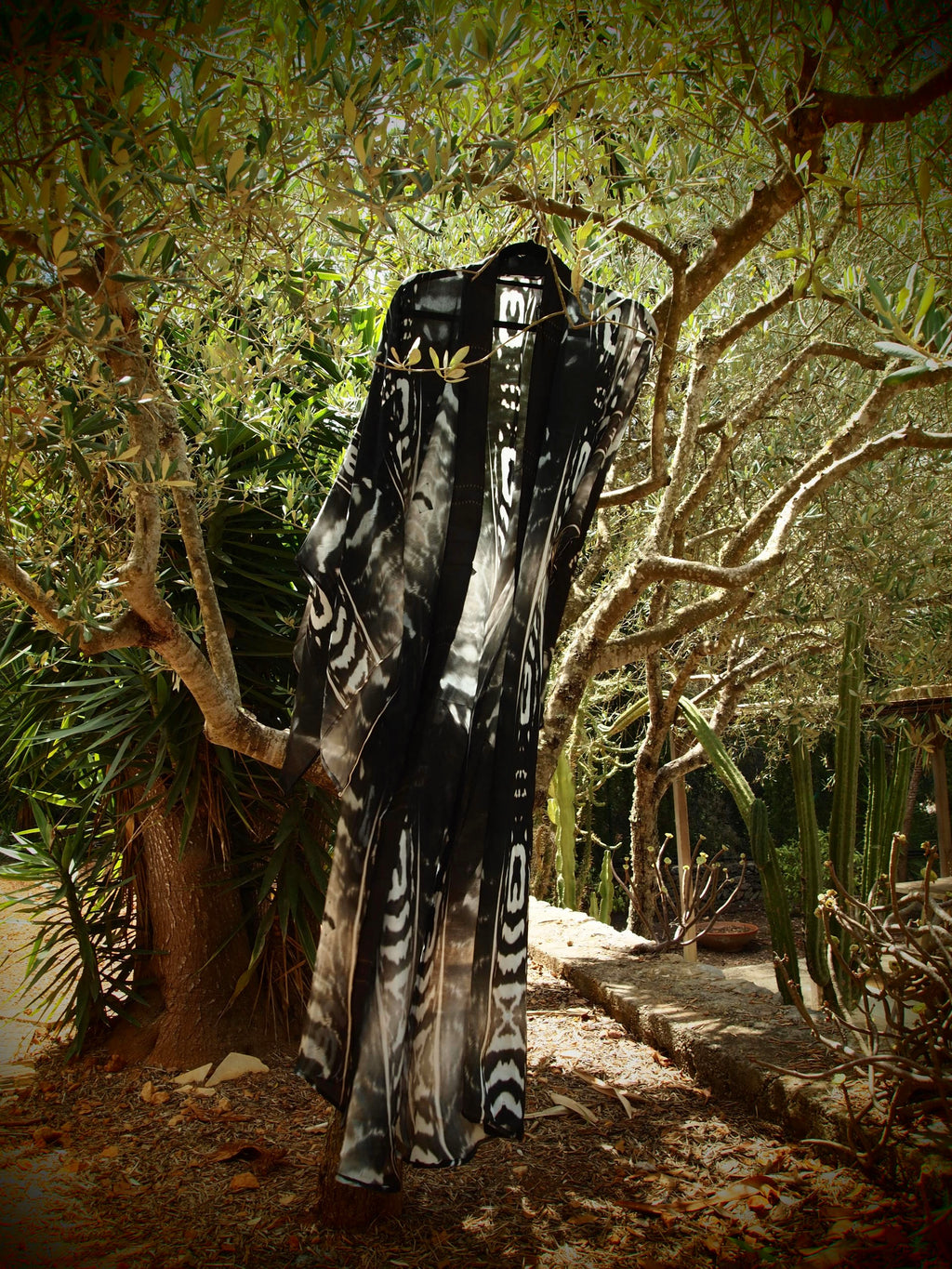 Bedouin Silk Kimono in Pinea print