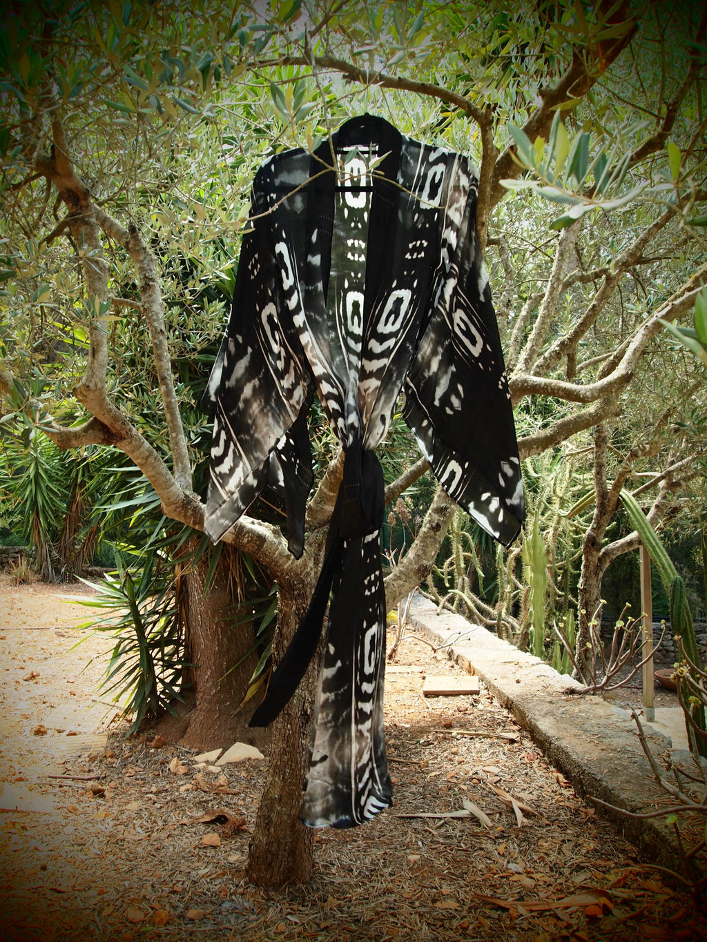 Bedouin Silk Kimono in Pinea print
